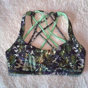 Lululemon Strappy Sports Bra - like new!